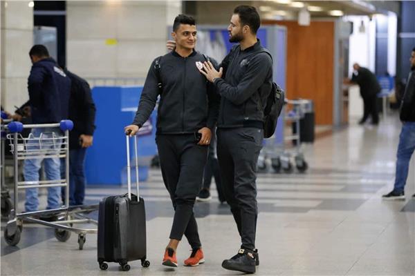 حمدي النقاز وعمر السعيد فى مطار القاهرة