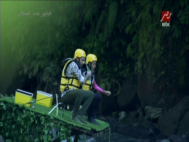 لحظة سقوط محمد الشرنوبي من أعلى كوبري رامز في الشلال