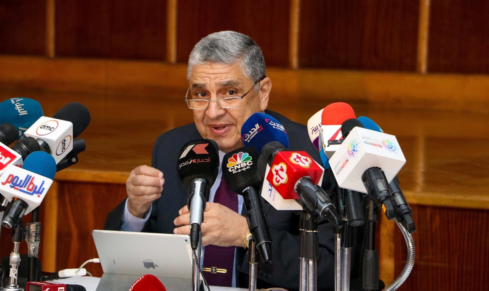 وزير الكهرباء