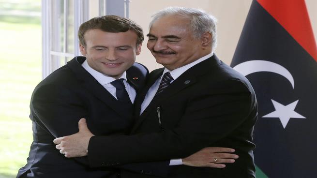 الرئيس الفرنسي والمشير حفتر الرئيس الفرنسي والمشير حفتر