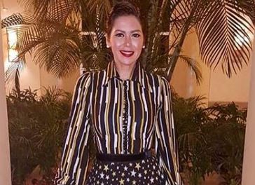 قمر في جميع أحوالها.. لقاء الخميسي تتألق بملابس رمضانية