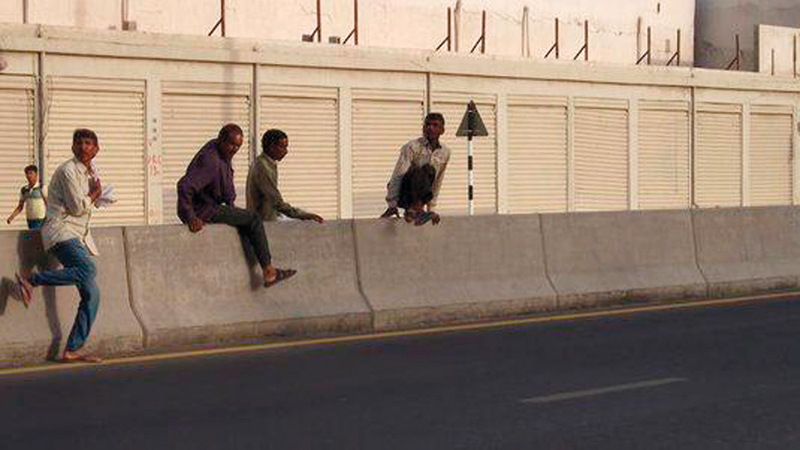 عبورة المشاة من اماكن غير مخصصة