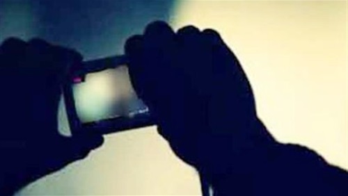 قاموا بتصويره عاريا قاموا بتصويره عاريا