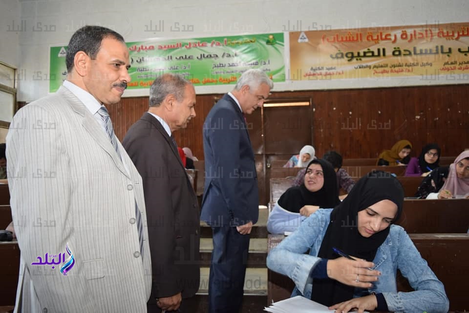 رئيس جامعة المنوفية يتفقد لجان امتحانات كلية التربية رئيس جامعة المنوفية يتفقد لجان امتحانات كلية التربية