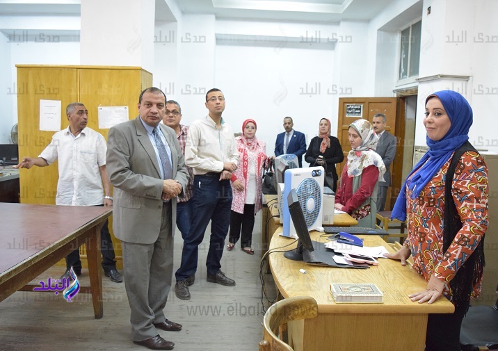 رئيس جامعة بني سويف يتفقد امتحانات كلية الإعلام رئيس جامعة بني سويف يتفقد امتحانات كلية الإعلام