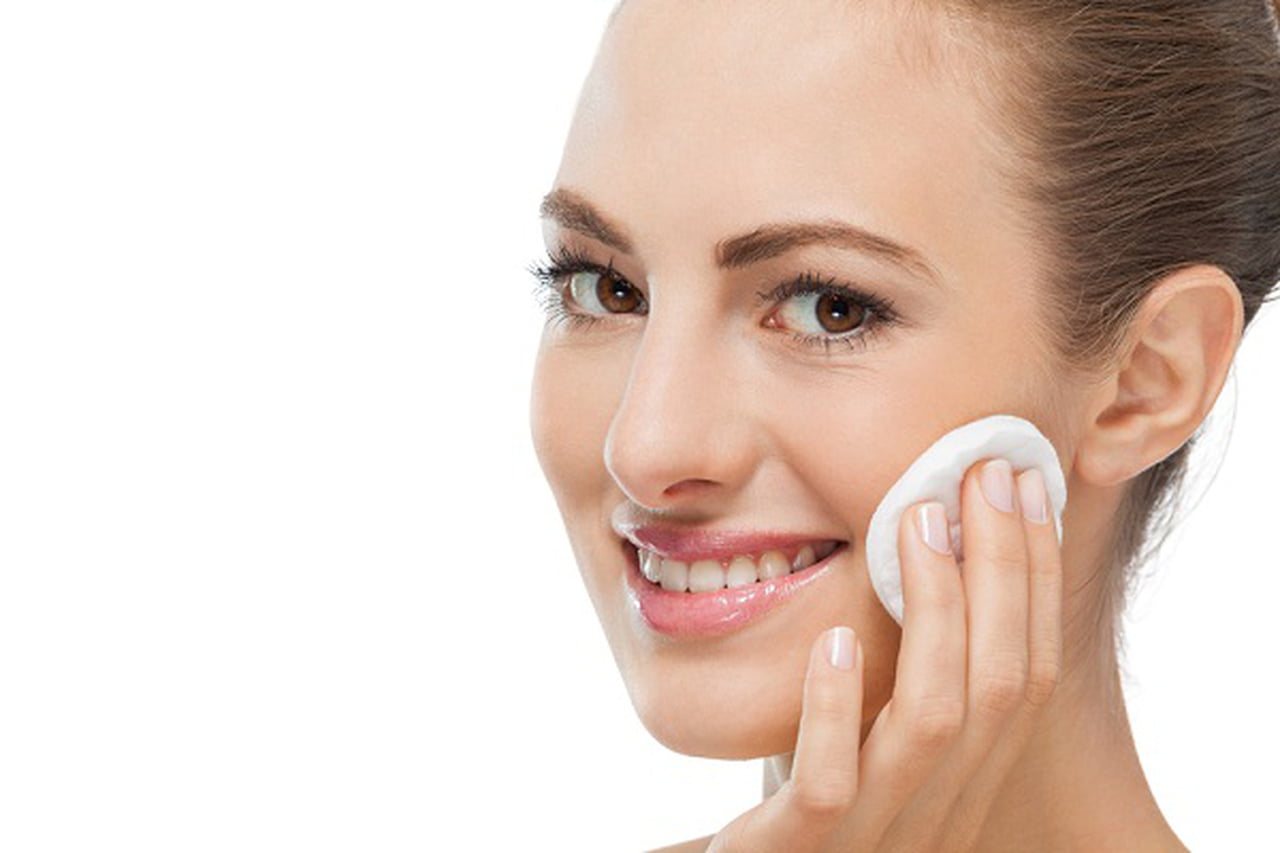 : لوفرحك قرب .. إزاى تجهزى البشرة للميك آب