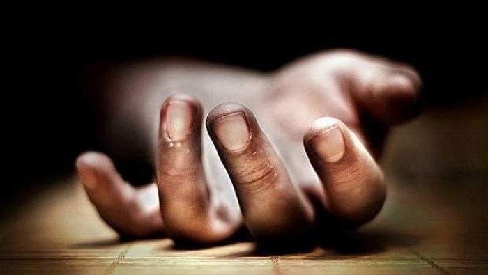 المتهم بقتل ربة منزل يمثل جريمته المتهم بقتل ربة منزل يمثل جريمته