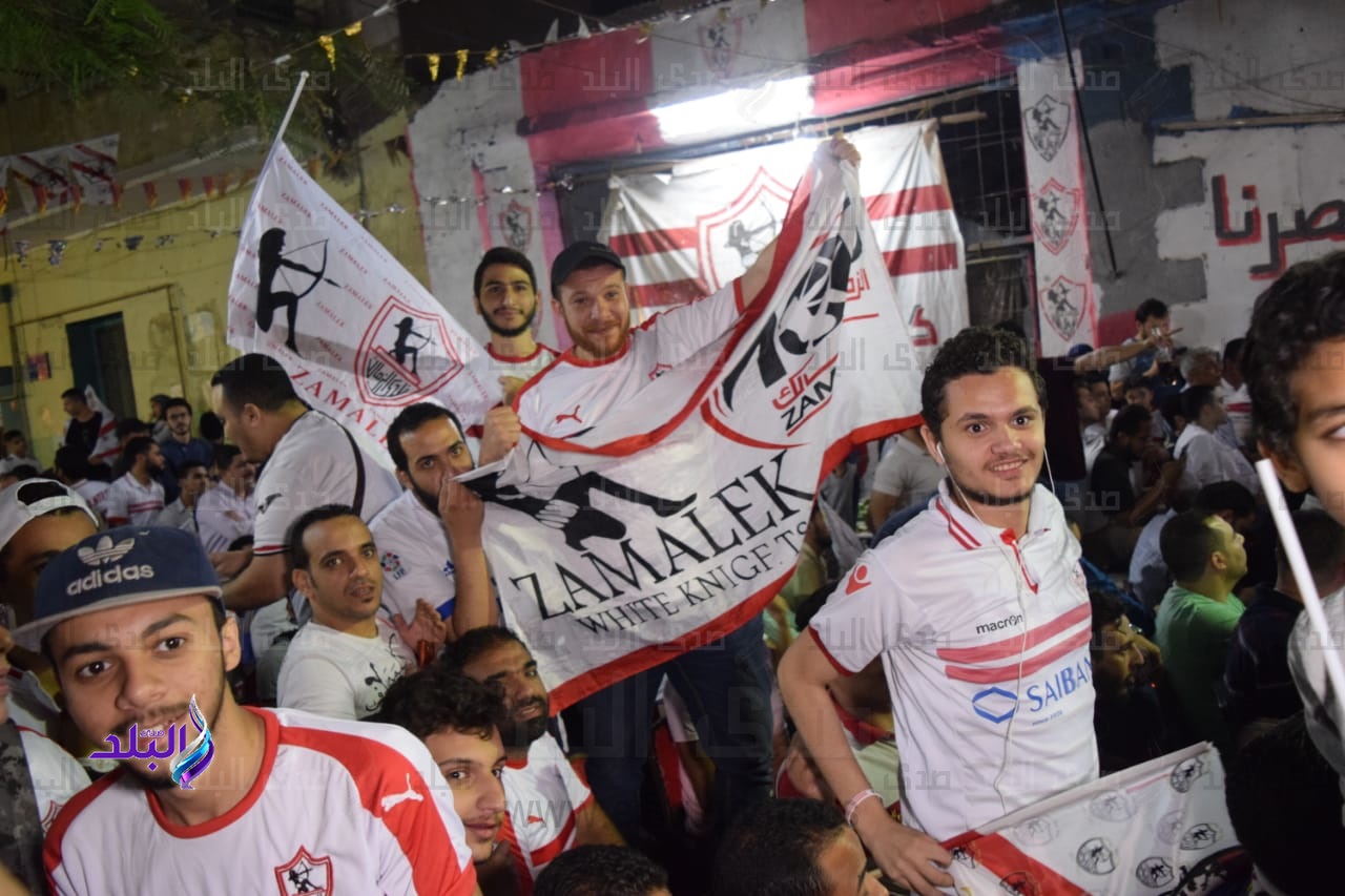 فرحة جماهير الزمالك على المقاهي بعد الفوز بالكونفدرالية