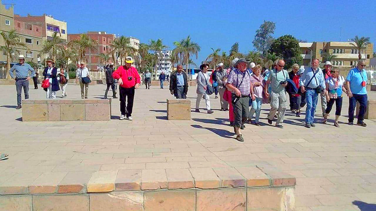 175 سائحا أجنبيا زاروا "سوهاج" خلال الأسبوع الماضي 175 سائحا أجنبيا زاروا "سوهاج" خلال الأسبوع الماضي