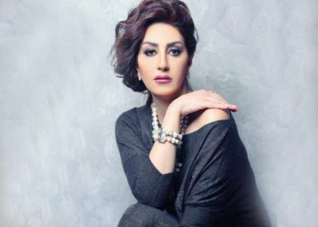 الفنانة وفاء عامر