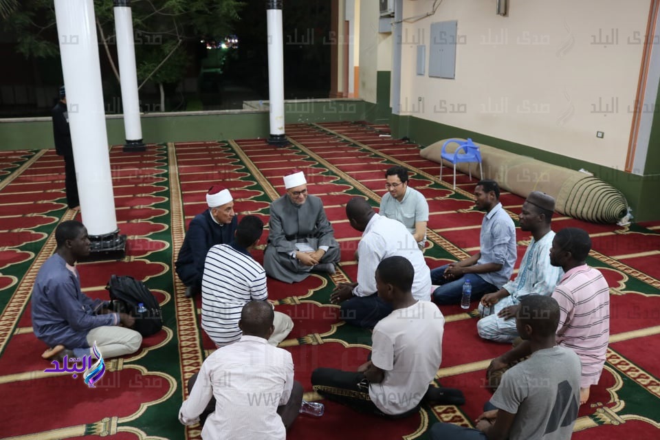 أمين "البحوث الإسلامية" يلتقي الطلاب الوافدين والطالبات