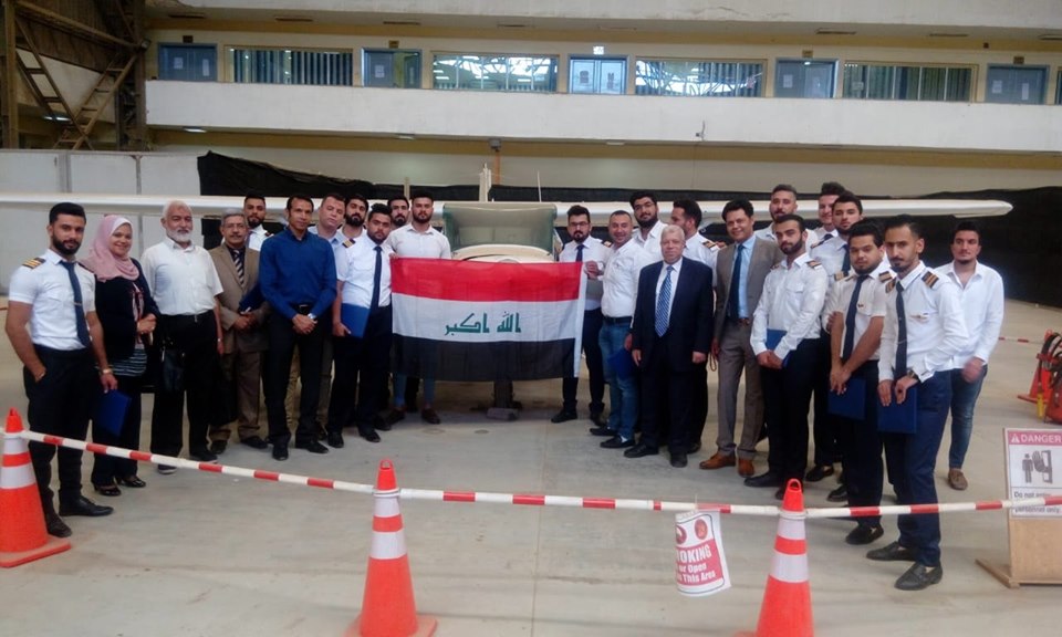 الطلاب العراقيين الخريجين 