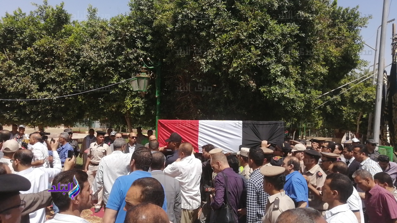 وصول جثمان مدير أمن أسيوط لمسجد عمر مكرم