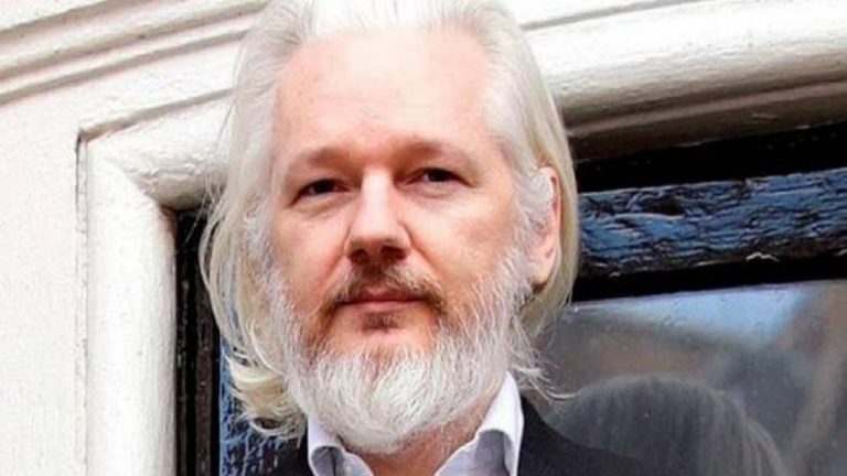 مؤسس موقع ويكيليكس  مؤسس موقع ويكيليكس