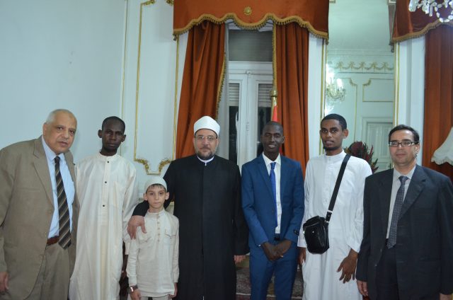 وزير الأوقاف يستقبل الفائزين في المسابقة العالمية للقرآن وزير الأوقاف يستقبل الفائزين في المسابقة العالمية للقرآن
