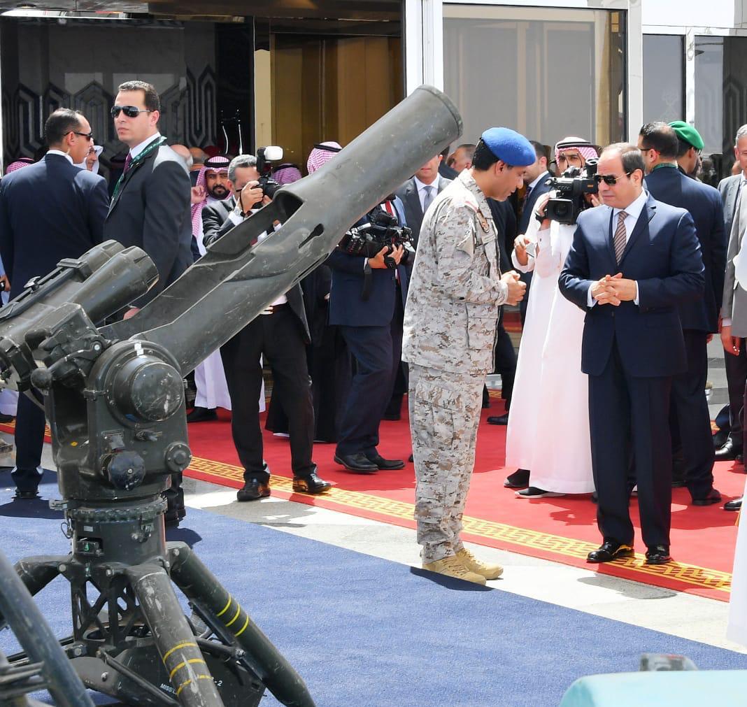 لرئيس عبد الفتاح السيسي فور وصوله مطار الملك فهد بن عبد العز