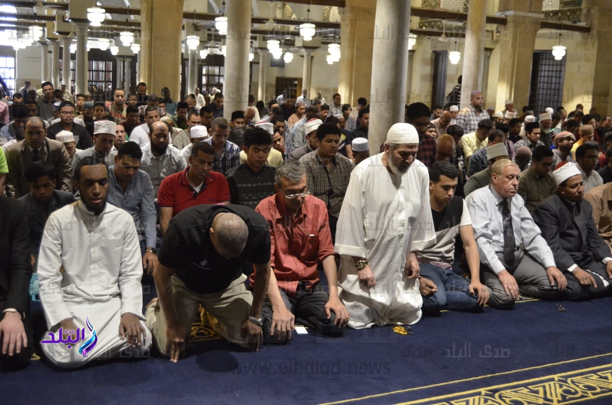 اخر جمعة في رمضان .. حكم من أدرك الإمام في التشهد