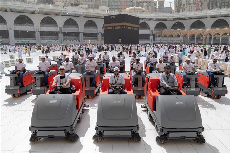 الاستعداد لليلة 27 رمضان في الحرم المكي الاستعداد لليلة 27 رمضان في الحرم المكي
