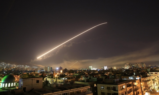 الدفاع الجوي السوري يتصدى لأهداف معادية بريف دمشق الدفاع الجوي السوري يتصدى لأهداف معادية بريف دمشق