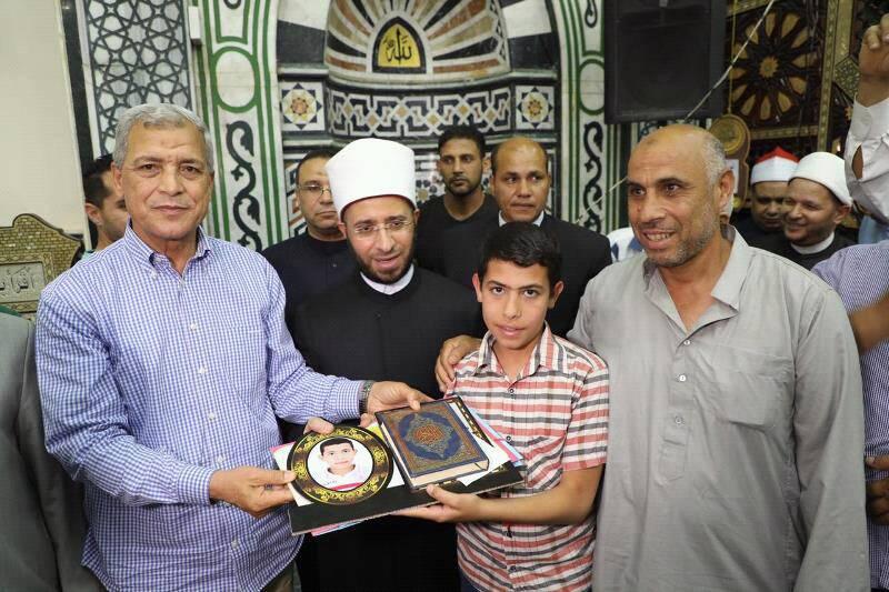 مستشار رئيس الجمهورية للشئون الدينية يكرم حفظة القراءن  مستشار رئيس الجمهورية للشئون الدينية يكرم حفظة القراءن