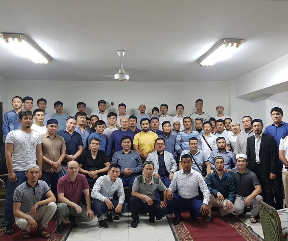 سفير كازاخستان في القاهرة مع الجالية في حفل الإفطار