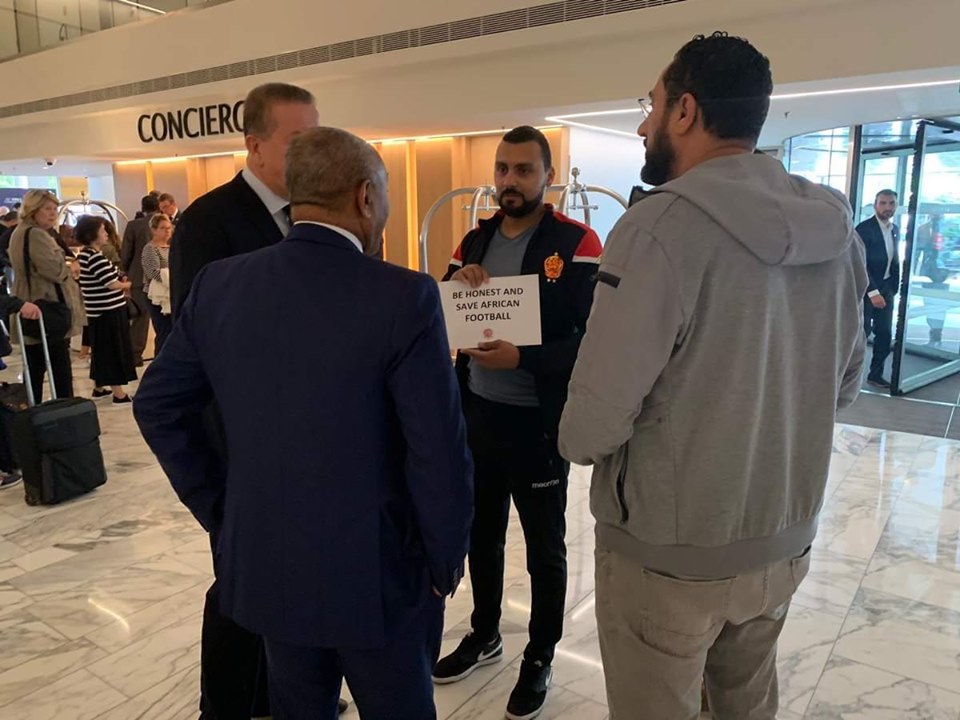 رئيس الكاف ومشجع الوداد البيضاوى