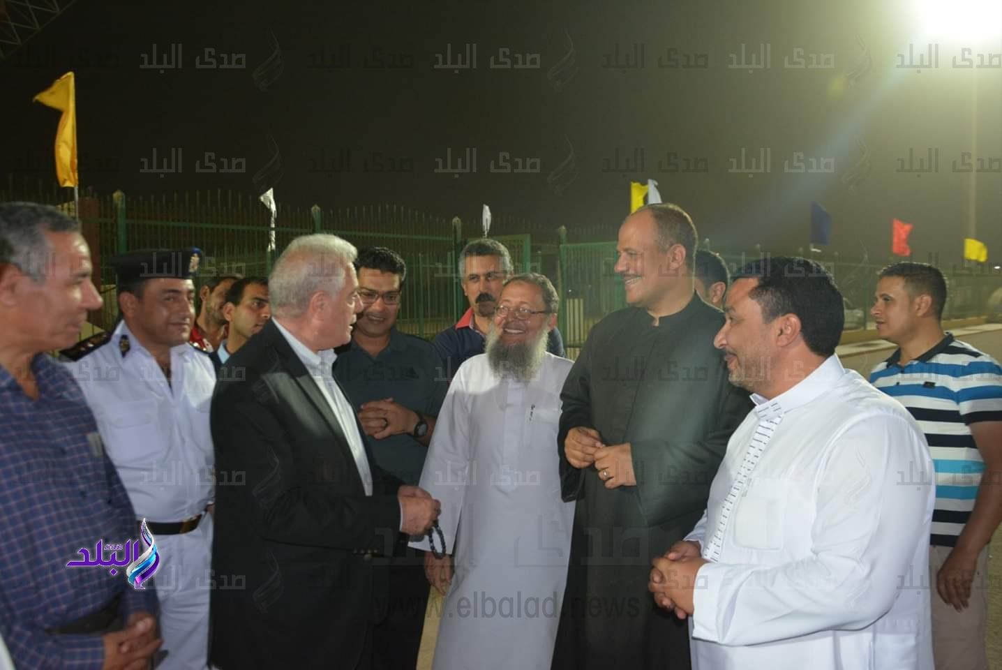 محافظ جنوب سيناء يوزع كعك العيد بالكمائن محافظ جنوب سيناء يوزع كعك العيد بالكمائن