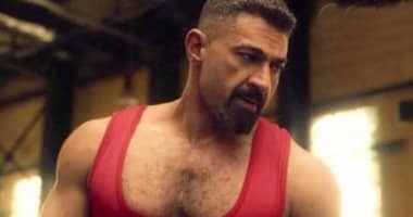 لمس اكتاف