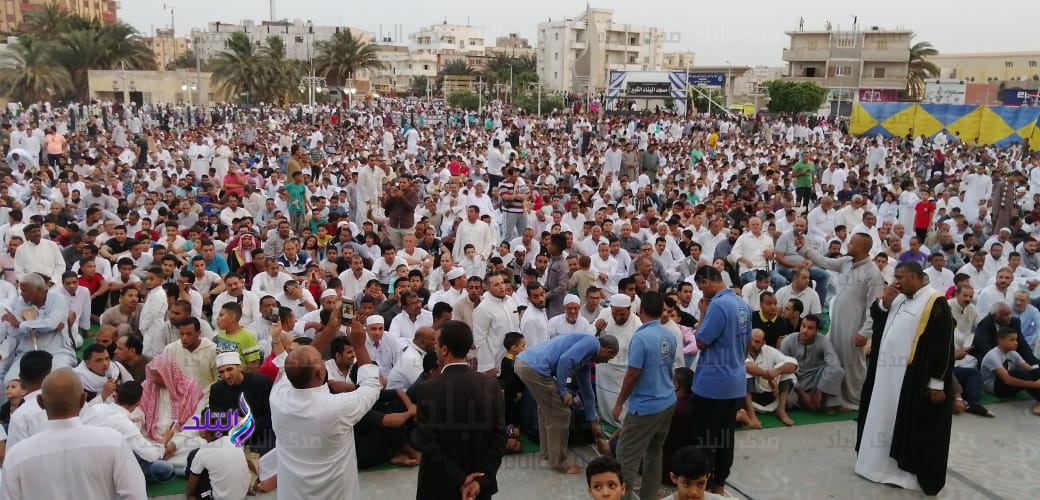 محافظ البحر الاحمر يؤدى صلاة عيد الفطر المبارك محافظ البحر الاحمر يؤدى صلاة عيد الفطر المبارك