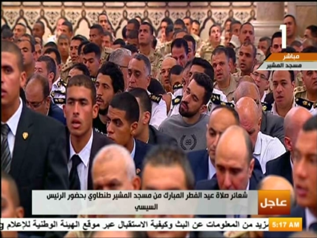 عبد الله السعيد وأحمد حجازي يؤديان صلاة العيد