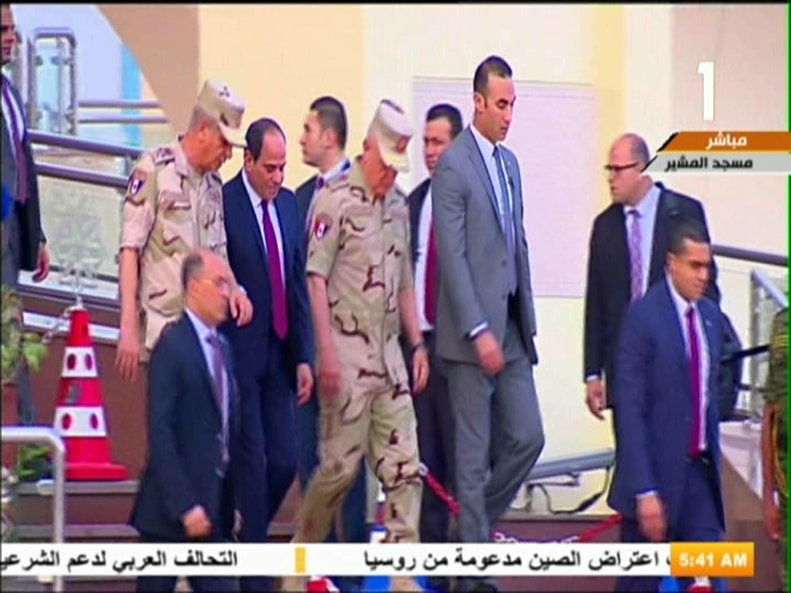 الرئيس يغادر المشير طنطاوي
