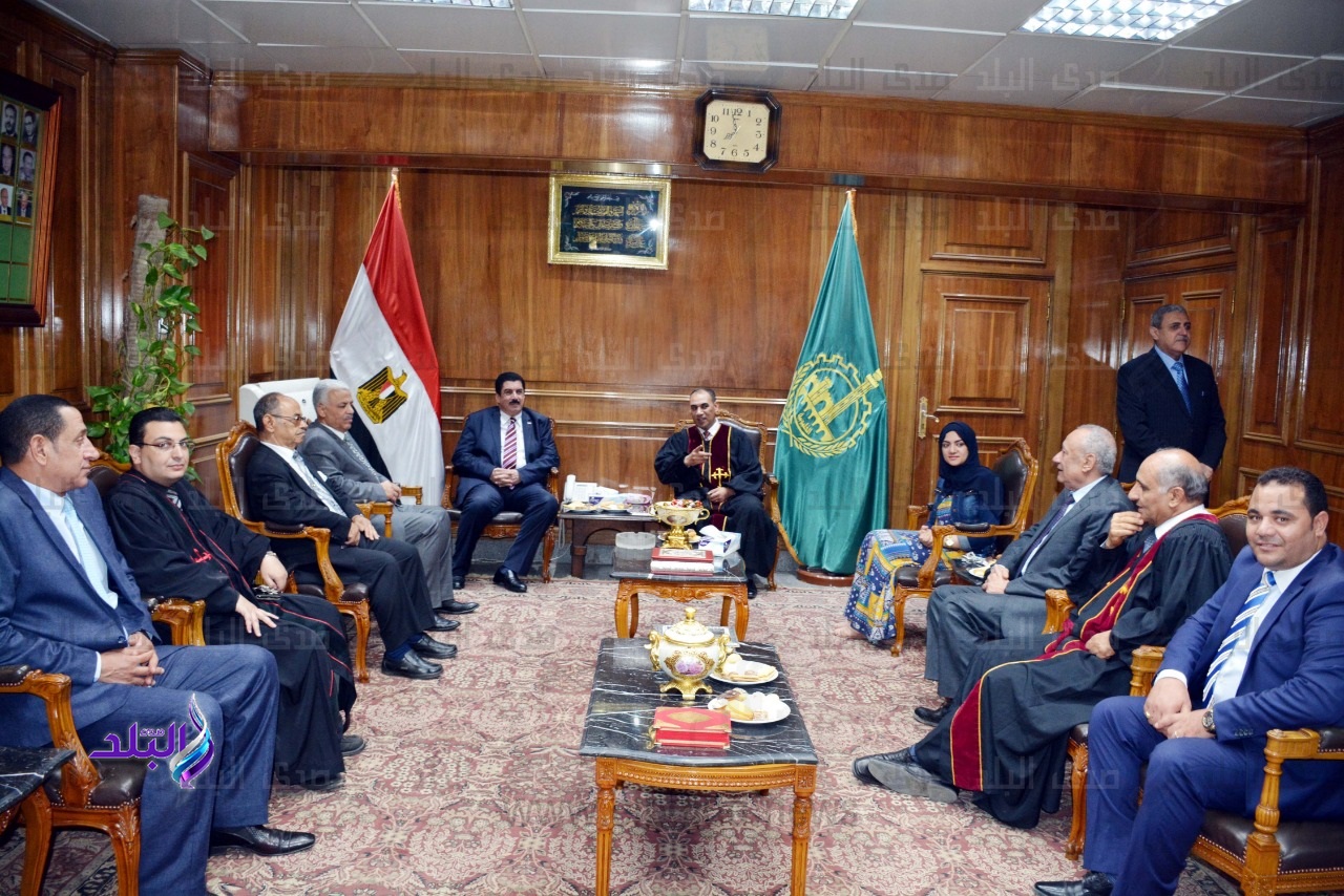محافظ القليوبية يستقبل اسقف بنها وقويسنا محافظ القليوبية يستقبل اسقف بنها وقويسنا