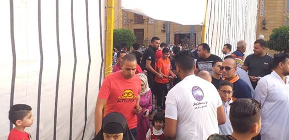 مستقبل وطن يوزع هدايا على المصلين في العيد مستقبل وطن يوزع هدايا على المصلين في العيد