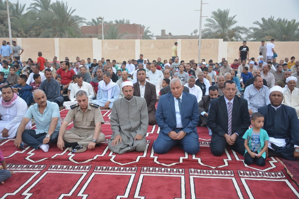 محافظ الوادي الجديد يغادر المحافظة عقب تلقيه خبر وفاة شقيقه محافظ الوادي الجديد يغادر المحافظة عقب تلقيه خبر وفاة شقيقه