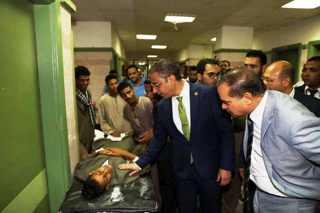 محافظ سوهاج يتفقد الحالة الصحية لمصابي حادث أتوبيس سوهاج محافظ سوهاج يتفقد الحالة الصحية لمصابي حادث أتوبيس سوهاج