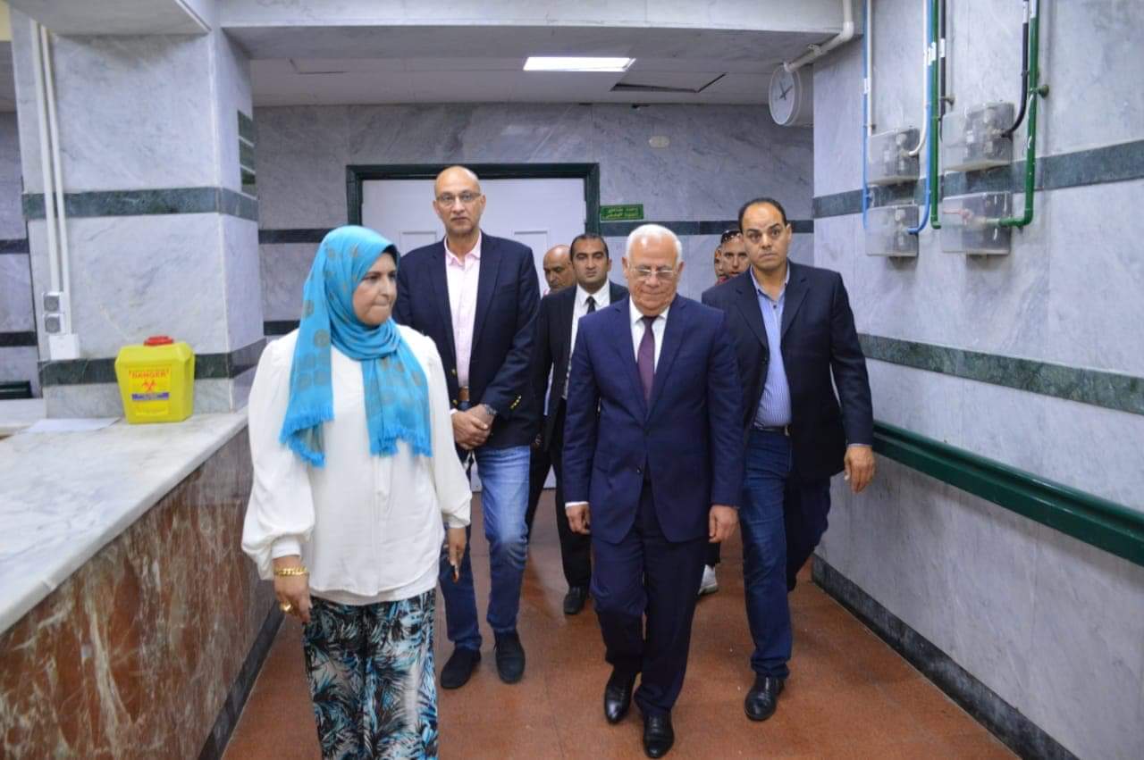 محافظ بورسعيد يزور مستشفي التضامن 