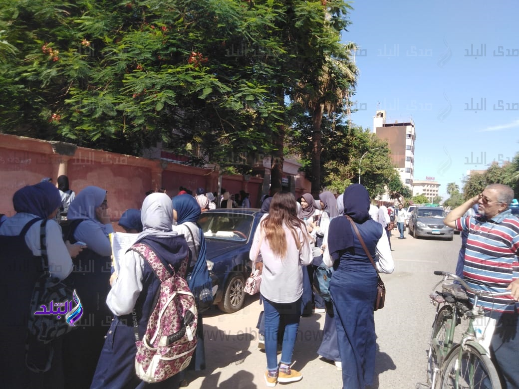 كردون امنى وتفتيش للطلاب فى لجان امتحانات الثانوية العامة كردون امنى وتفتيش للطلاب فى لجان امتحانات الثانوية العامة