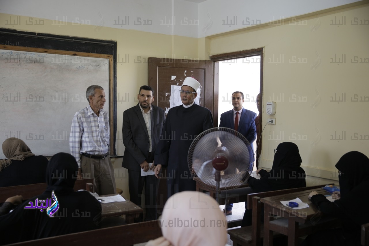 المعاهد الأزهرية توفر مراوح للطلاب والطالبات داخل امتحانات المعاهد الأزهرية توفر مراوح للطلاب والطالبات داخل امتحانات