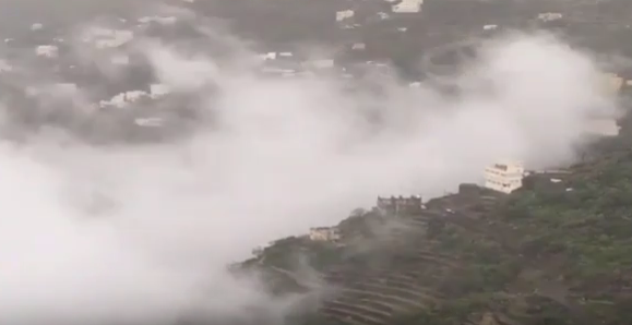 ضباب يغطى السحاب - أرشيفية 