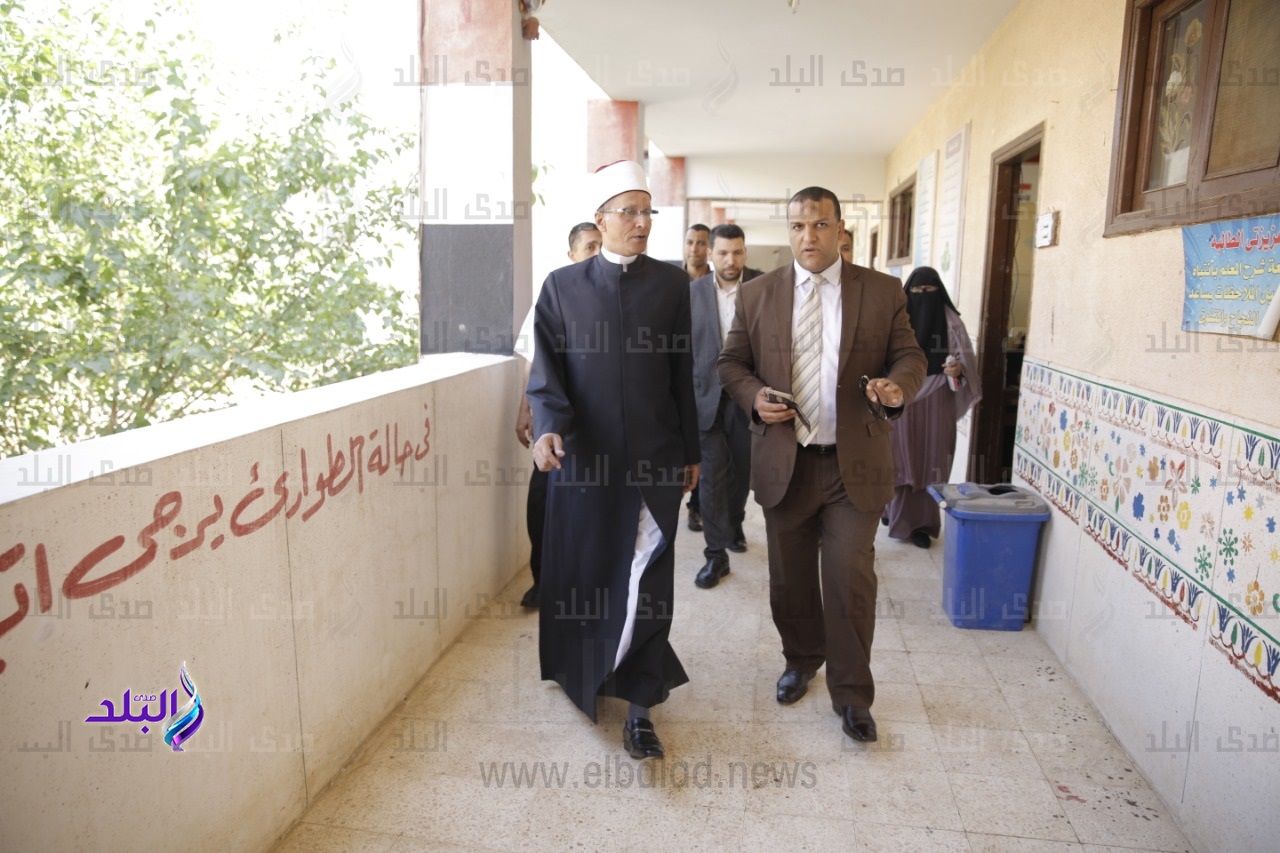 وكيل الأزهر يتفقد لجان امتحانات معهد فتيات الكويت