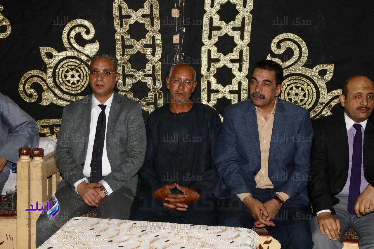 حافظ سوهاج يؤدي واجب العزاء لأسرة الشهيد عبد الله عز الدولة حافظ سوهاج يؤدي واجب العزاء لأسرة الشهيد عبد الله عز الدولة