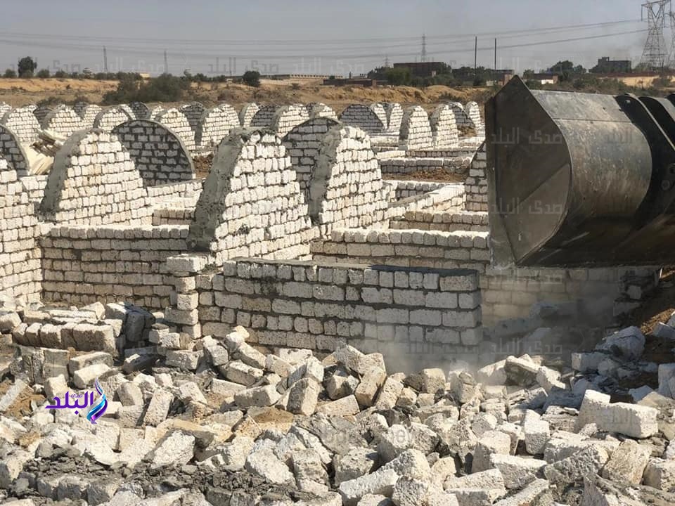 إزالة 368 مقبرة ضمن التعديات على أملاك الدولة بالخانكة ..صور إزالة 368 مقبرة ضمن التعديات على أملاك الدولة بالخانكة ..صور