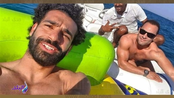 محمد صلاح مع أصدقائه في الغردقة