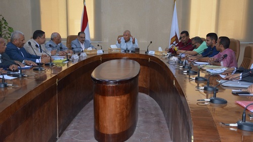 محافظ الوادي : خطة لدارسة تصنيع التغذية المدرسية محافظ الوادي : خطة لدارسة تصنيع التغذية المدرسية