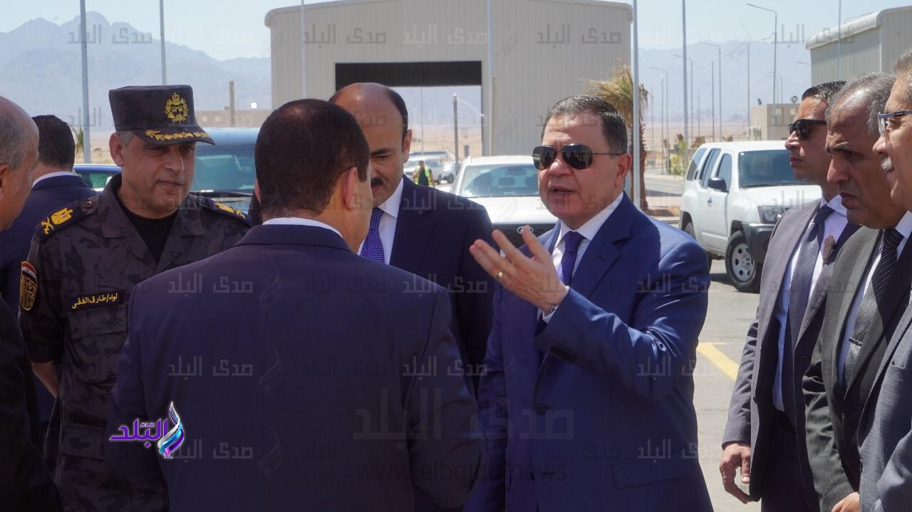 وزير الداخلية يتفقد قوات تأمين منتدى مكافحة الفساد وزير الداخلية يتفقد قوات تأمين منتدى مكافحة الفساد