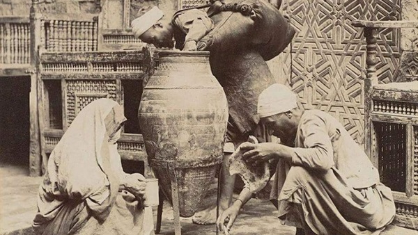 مهنة السقا التي روت عطش المصريين
