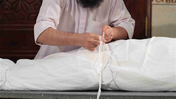 حضور الابن غسل امه