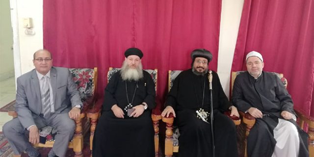 راعي كنيسة الوادي الجديد يشتري أول صك أضحية راعي كنيسة الوادي الجديد يشتري أول صك أضحية