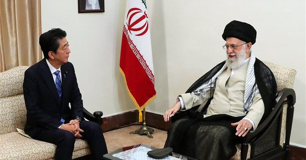 شينزو آبي وعلي خامنئي