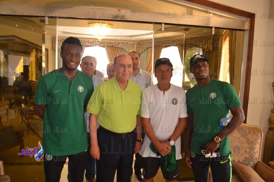 مدرب المنتخب النيجيري واللاعبون "فخورون بزيارة قناة السويس 